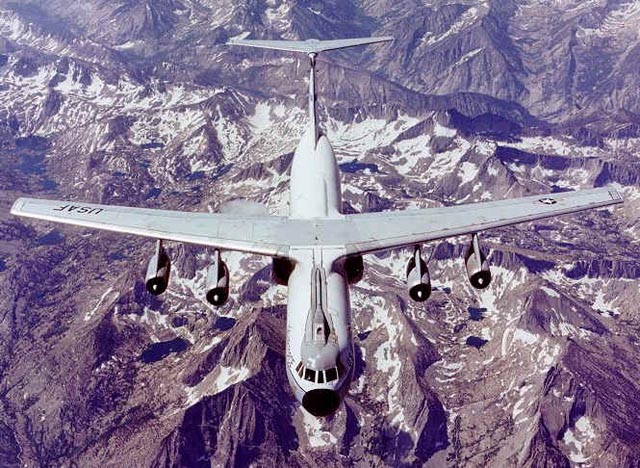 24-5-2002-9-56-c-141_starlifter_over_mountains