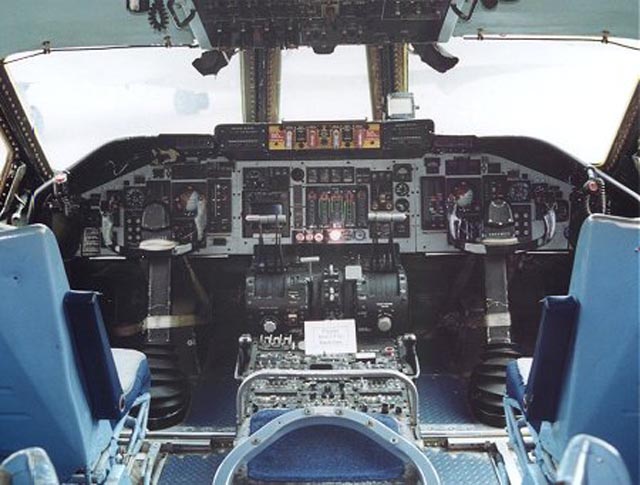 4-6-2002-10-28-c-141b_starlifter_cockpit